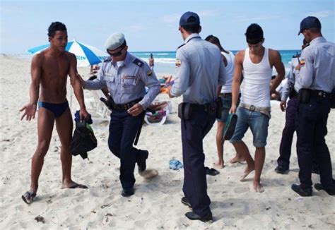 Denuncian Que Algunos Policías Actúan Como Proxenetas En Cuba