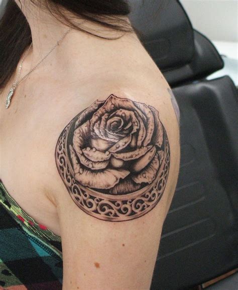 25 Sensational Girl Shoulder Tattoos Slodive