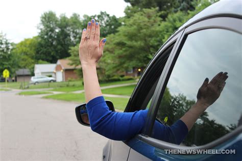 A Simple Guide To Using Hand Signals While Driving Photos The News