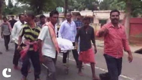 Father Carries Daughters Dead Body After Hospital Refuses Ambulance Youtube