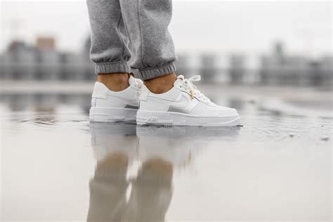 Arriving in a modern style, the shoe features glitchy tweaks and distorted dimensions. Nike Women's Air Force 1 Pixel Summit White/Dark Beetroot ...