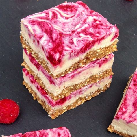 These are the perfect vegan raspberry oatmeal bars and they're made with just 9 simple ingredients and use only one bowl! Vegan Raspberry Cheesecake Bars - Choosingchia