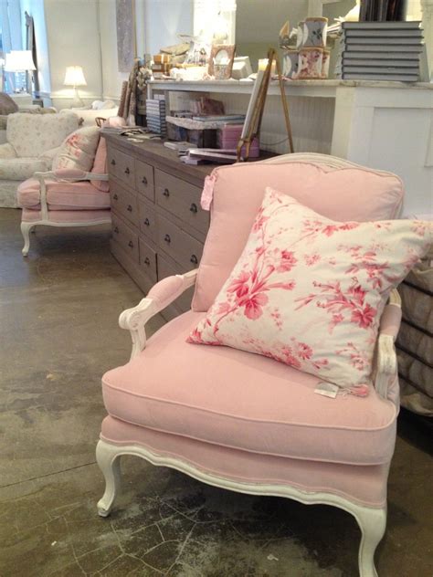 Rachel Ashwell Shabby Chic Couture Lovely Pink Chair Shabby Chic