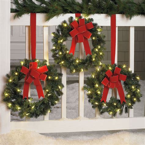 50 Best Outdoor Christmas Decorations For 2016 Christmas Wreaths Outside Christmas