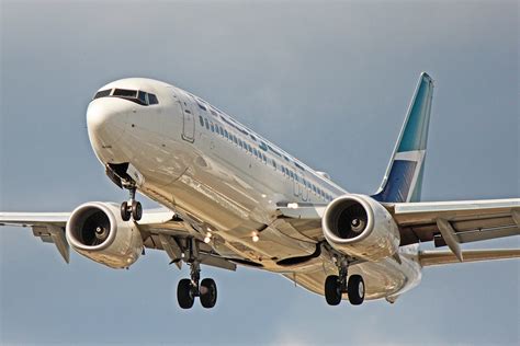 C Gvwa Westjet Boeing 737 800 Double Blown Tire Rejected Takeoff