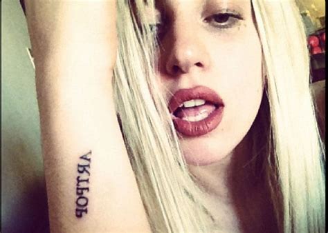 Lady Gaga Gets New Tattoo