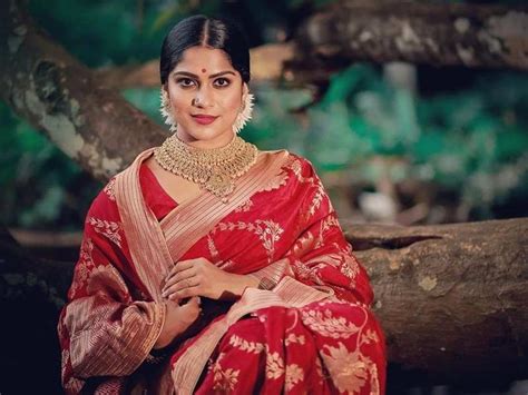 Seetha Actress Swasika Vijay Looks Classy In Her Latest Photoshoot See