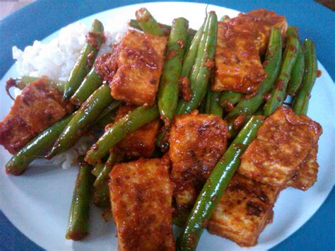 Tokwa and tuna is an appetizer dish composed of fried extra firm tofu and grilled ahi tuna. Legally Delicious: Spicy Thai Tofu and Green Beans