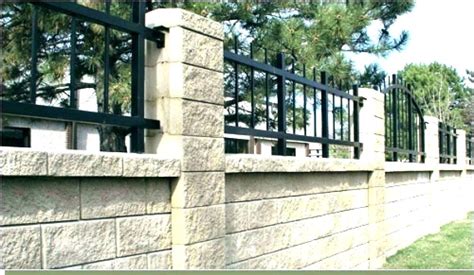Ada beberapa jenis pagar rumah, namun pada artikel kali ini kami akan mengulas desain pagar rumah minimalis baik untuk rumah sederhana maupun rumah mewah seperti pagar rumah. 10 Desain Pagar Rumah Mewah untuk Hunian Idaman
