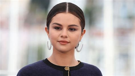Selena Gomez Debuts A Lighter Longer Lob Allure