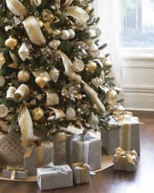 Earlier this year, i came across this charcoal kitchen with gold details (from the brooklyn penthouse of interior designer which room in your home would you adorn with a silver and gold palette? Silver and Gold Christmas Tree - Christmas Tree Decorating ...