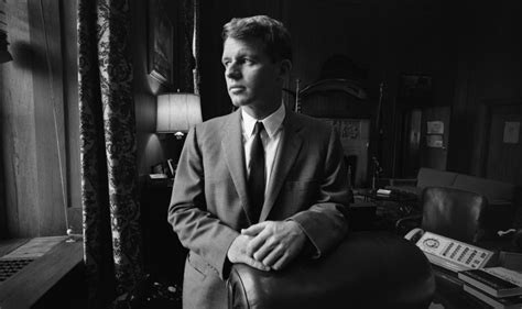 Historic footage and leading voices of the era examine. El asesinato de Bobby Kennedy | La Ventana | Acontece que ...