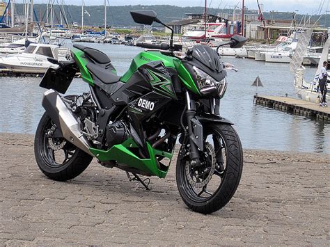 Distributor kendaraan sepeda motor powersport. Ride Review: Kawasaki Z300