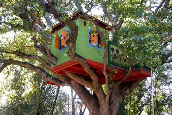 House with plants coloring page. How to Build a Treehouse