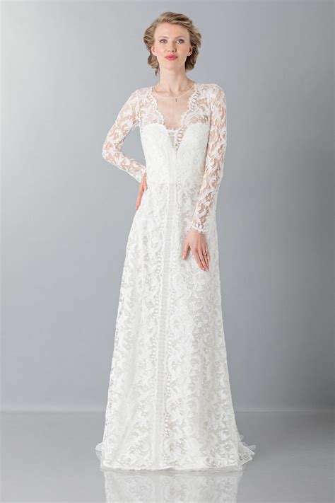 Abiti da sposa creati dalla designer rosa clará perfetti per sfoggiare ricercata eleganza, sensualità e raffinatezza. Drexcode - Alberta Ferretti Lace wedding dress | Rent luxury dress