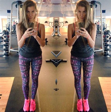 Imogen Thomas Prompts Twitter Backlash As She Boasts About Her Thigh Gap Daily Mail Online
