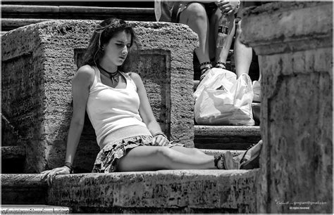 Hintergrundbilder Schlafen Porträt Bw Weiß Rom Gesicht Schwarz Weiss Sitzung Beine