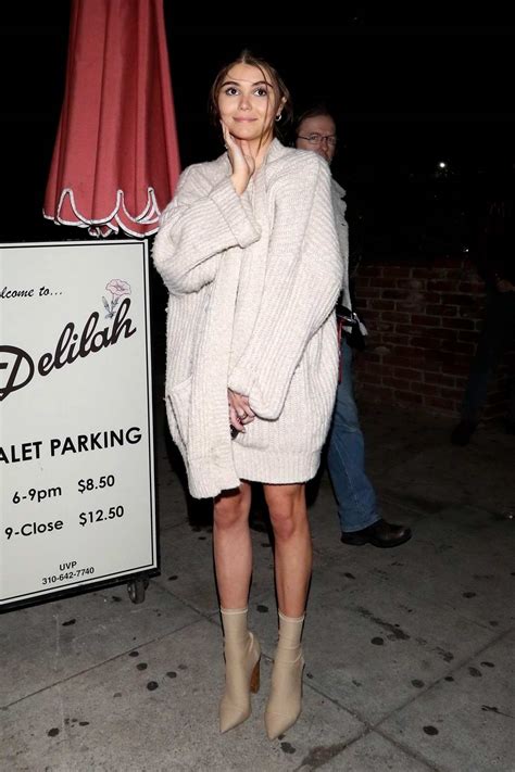 Olivia Jade Giannulli Waits For Her Car Outside Of Delilah Nightclub In