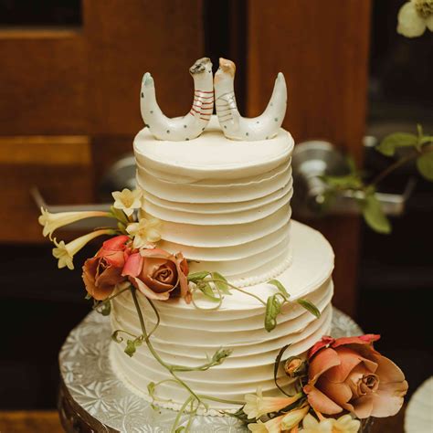 23 Unique Wedding Cake Toppers