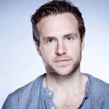 The actor rafe spall has spoken candidly about his struggles with his weight throughout his acting career, and the pressures of losing weight to look like a normal guy. Rafe Spall Wiki: Movie, Net Worth, 'Life of Pi' & Facts To