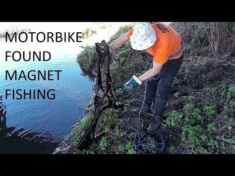 Stolen motorbike found Magnet Fishing - YouTube