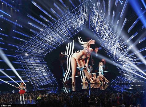 Mtv Vmas Hostess Miley Cyrus Causes A Stir With 11 Eyebrow Raising