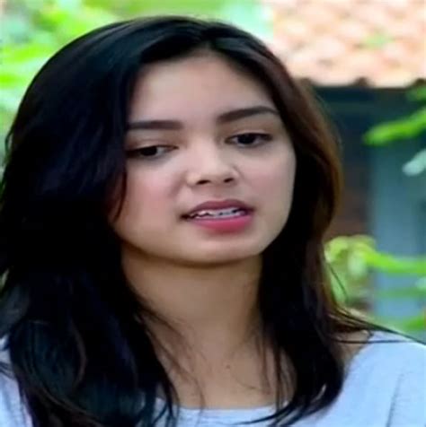 Claudia andhara tetap meneruskan menimba ilmu di fakultas hukum ui. Foto, Profil dan biodata Claudia Andhara pemeran Rindang ...