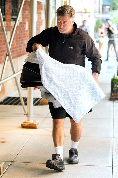 Alec Baldwin Involved In Altercation With Paparazzi Daily Celebrity