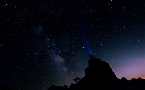 Download Wallpaper 3840x2400 Silhouette Starry Sky Night Flashlight
