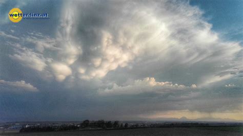 Vier tage lang verfolgte sturmjägerin erin moe mehrere unwetter in colorado. Mammatus Wolken Gewitter 10.4.2017 | wetter-linz.at