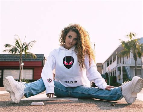 Pin By Mostafa Khannous On Sofie Dossi Sofie Dossi Fashion Merch