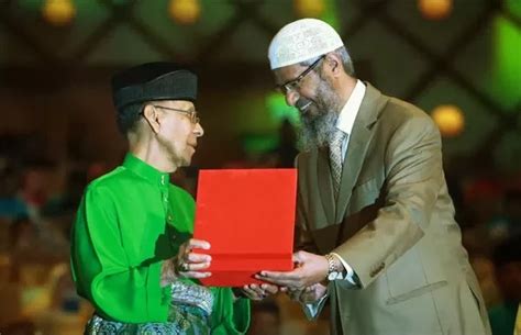 He is the president of islamic research foundation international. MUIS Menyokong Kehadiran Dr Zakir Naik, Tokoh Maal Hijrah ...