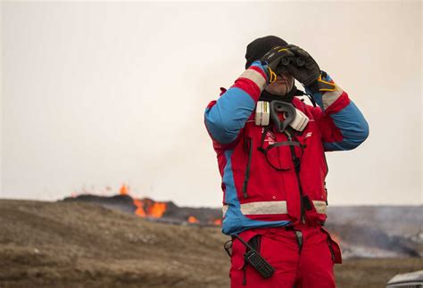 Hikers Scramble As New Fissure Opens Up At Icelandic Volcano Marketbeat