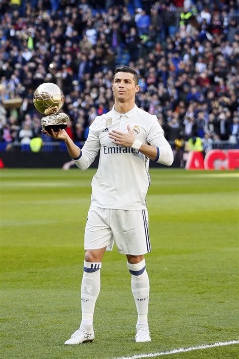Cristiano Ronaldo Ofrece Su Cuarto Balón De Oro Al Bernabéu Blog Del