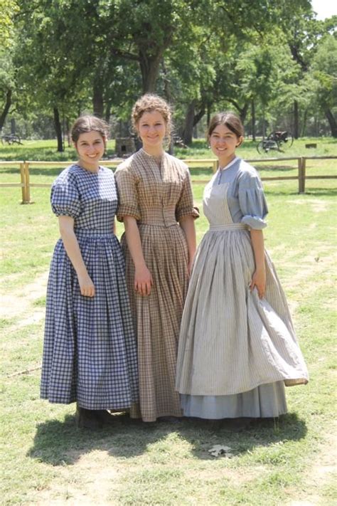An Ideal Reenactment With Images Old Fashion Dresses Pioneer