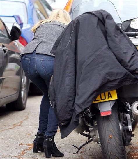 Holly Willoughbys Bum On Twitter Bending Over In Jeans