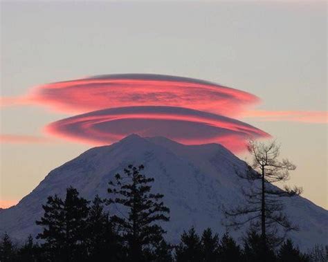 Double Cap Cloud Over Mt Rainer Lenticular Clouds Earth Pictures