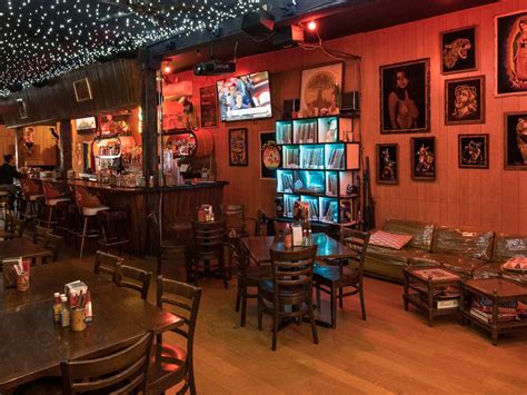 11 Dive Bars With Great Food Seattle The Infatuation