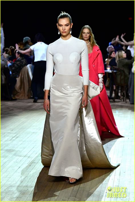 Miley Cyrus Walks In Marc Jacobs Fashion Show Alongside Hadid Sisters