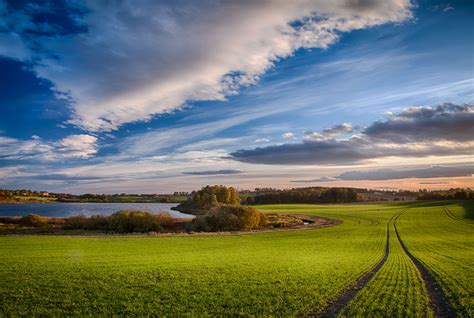 Creating Landscape Photos In Flat Farm Fields