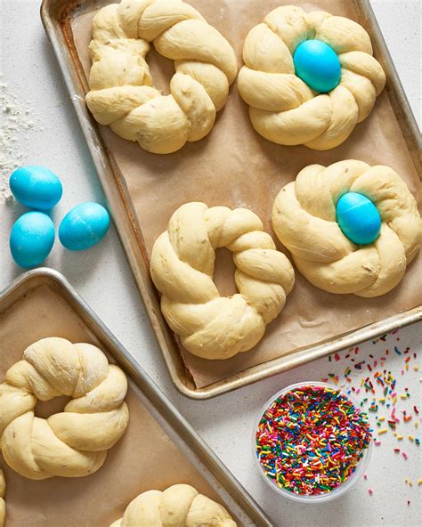 It makes a cute and colorful centerpiece for your easter spread and will be raved about all easter bread is an italian and greek tradition. Italian Easter Bread Recipe - Sweet Bread | Kitchn