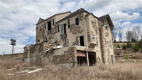 These Creepy Abandoned Mansions In Missouri Went Viral On Tiktok