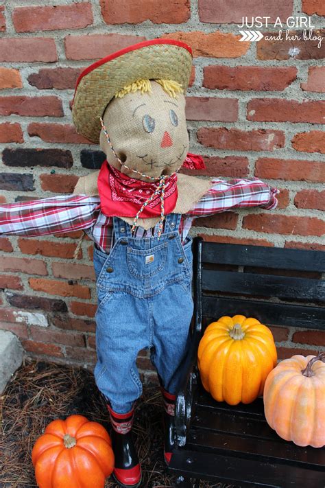 A Cute Little Scarecrow Scarecrow Crafts Fall Outdoor Decor Scarecrow