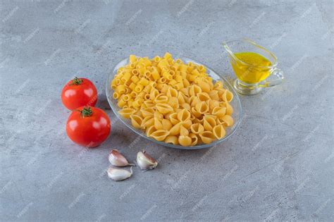 Free Photo Shell Uncooked Pasta With Raw Dry Ditali Rigati In A Glass