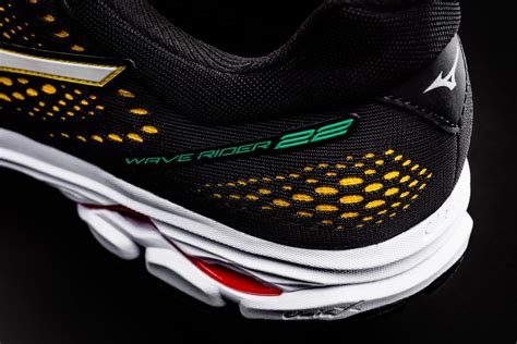 It remains one of the very best cushioned shoes on the market with an exciting ride. Mizuno Wave Rider 22 édition limitée Comrades Marathon, en ...