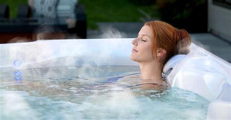 4 Ways A Hot Tub Helps Fight The Common Cold Seven Seas Pools And Spas Hot Tub Common Cold Tub