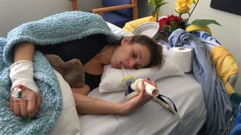 Lena Dunham Undergoes Hysterectomy After Chronic Pain Bbc News