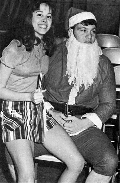 20 Candid Vintage Snapshots Of Beautiful Young Girls Sitting On Santas Lap Vintage News Daily