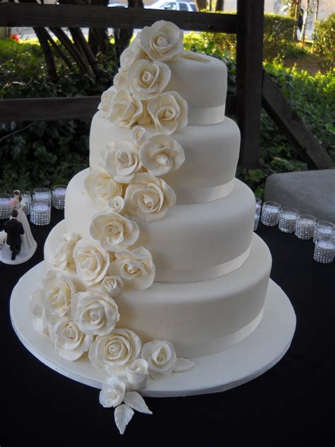 Ashleys Fondant Rose Wedding Cake Cakes By Carin