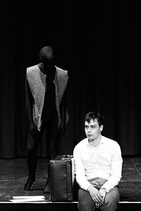 Find out more about their roles, qualifications, and what motivates them to bring you the very best in physiotherapy and sports medicine. "Die wohlfeile Jugend" Theaterstück von Simon Marian ...